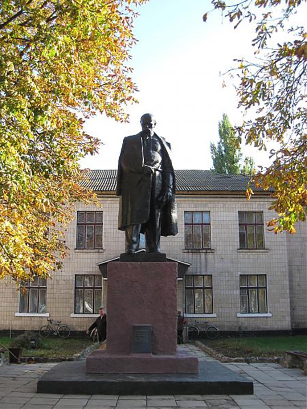 Пам'ятник Шевченку в Недригайлові фото 5