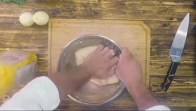 Месим тесто на пельмени рецепт классический