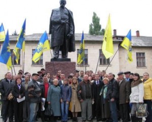 Пам'ятник Шевченку в Недригайлові 3