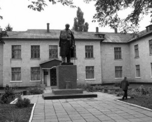 Пам'ятник Шевченку в Недригайлові Старе фото